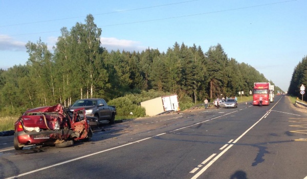 В Калужской области произошла авария с участием 5 автомобилей, есть погибшие