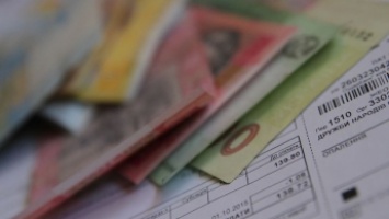 У должников за коммуналку разрешат списывать деньги с кредиток