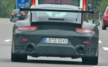 В сети опубликовали фото Porsche 911 GT2 на автобане