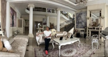 Анастасия Волочкова снова похвасталась роскошным особняком