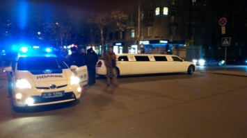 В Николаеве оштрафован водитель свадебного лимузина за «парковку» на пешеходной улице Соборной