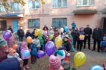 В Доброполье состоялось открытие детского комплекса "Непоседа-Егоза" (ФОТО)