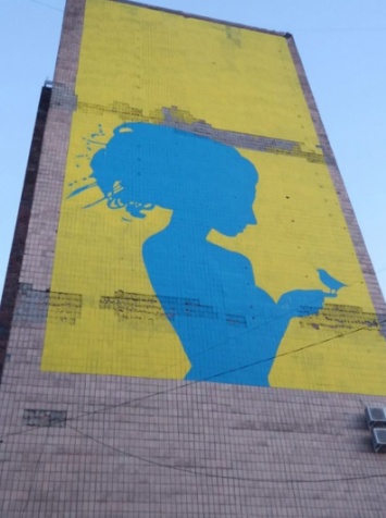 В центре Запорожья нарисовали огромный мурал с изображением украинской певицы
