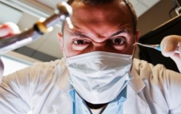 Медики: Посещение дантиста поможет избежать пневмонии