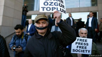 Европарламент призвал Турцию освободить журналистов