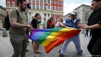 Активисты ЛГБТ собираются на гей-парады в городах России