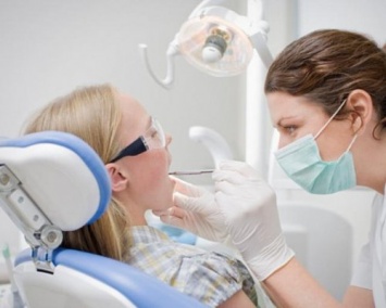 Регулярное посещение стоматолога поможет избежать пневмонии