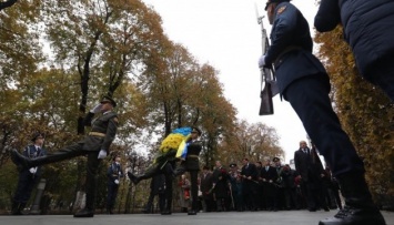 Порошенко принял участие в чествовании памяти погибших в войне с нацистами