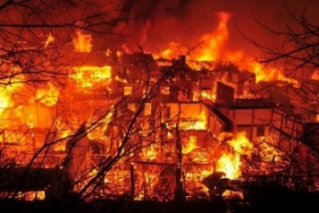За сутки Кривбасс горел 11 раз: двое людей пострадали, одного спасатели вытащили из огня