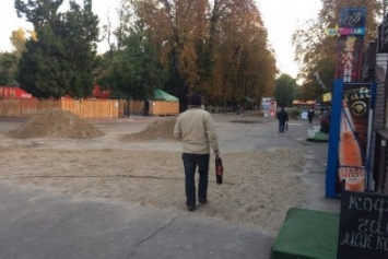 В Одессе бывшее кладбище застелют гектарами тротуарной плитки (ФОТОФАКТ)