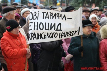 В вотчине Порошенко пенсионеры подняли бунт и пошли на штурм горсовета