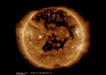 На Солнце обнаружили видимую с Землю огромную «дыру»