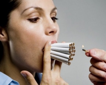Ученые выяснили, когда курение начинает ухудшать зрение