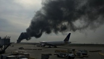 Самолет American Airlines загорелся на взлете в аэропорту