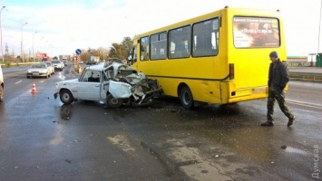 В ДТП на поселке Котовского столкнулись автобус, маршрутка и «Жигули»: пострадали три подростка