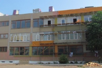 В Краматорске украинскую гимназию делают медленно и некачественно