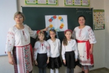 Украина в веночке для краматорских детей