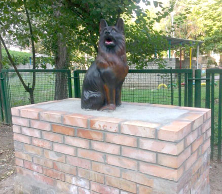 В Бердянске снова появилась скульптура собаки