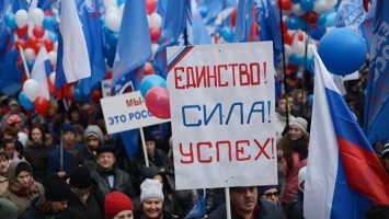 Около 10 тысяч крымчан приняли участие в шествии в честь Дня народного единства в Симферополе