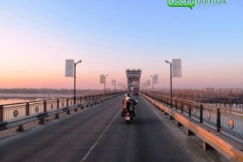 Внимание! 7-9 ноября движение автотранспорта по Крюковскому мосту будет ограничено!