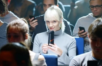 Motorola показала функциональные насадки на смартфон в рекламе со слоганом «Hello Moto»