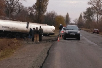 В Полтавской области бензовоз слетел в кювет (ФОТО)