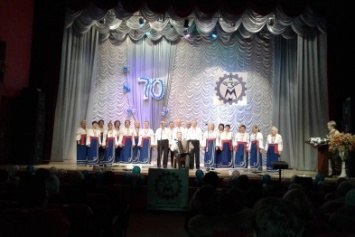 Авдеевский завод металлоконструкций отметил 70-летний юбилей большим концертом (ФОТО)