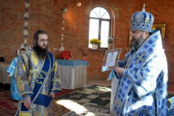 В Кривом Роге священники коленопреклоненно молились за мир в Украине (ФОТО)