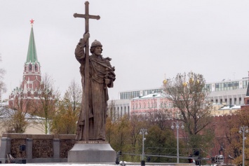 Есть три причины: Троицкий пояснил, зачем открыли памятник Владимиру в Москве