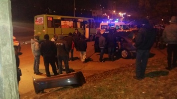 В Харькове произошло ДТП с участием маршрутки: трое погибших