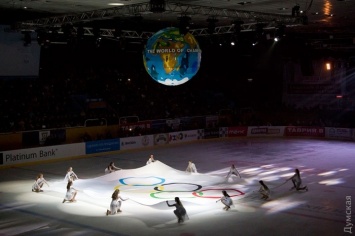 Олимпийские чемпионы и бессмертные рок-хиты: большой лед в одесском Дворце спорта открылся грандиозным шоу