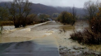 Закарпатская область оказалась затопленной и осталась без питьевой воды (фото)