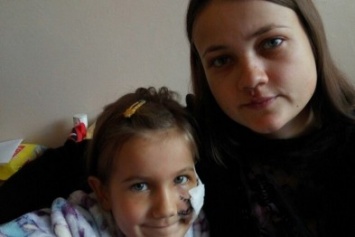 За нее переживает вся Макеевка: девочка, раненная во время обстрела, перенесла операцию