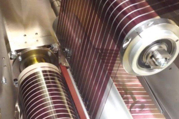 В секретной лаборатории ВС США создали сверхтонкие солнечные панели