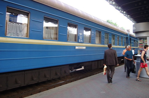 МВД: поезд сбил трех человек возле Славянска