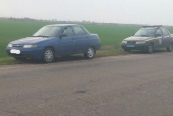 На Херсонщине полицейские помогли вернуть украденный автомобиль владелице (фото)