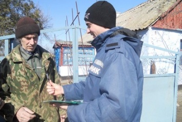 Во время рейда николаевские спасатели напомнили жителям Баштанки правила пожарной безопасности (ФОТО)