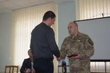 Мариупольца наградили медалью «Защитник Отчизны» (ФОТО)