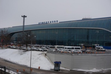 В московском аэропорту "Домодедово" пассажирский Airbus столкнулся со снегоуборщиком