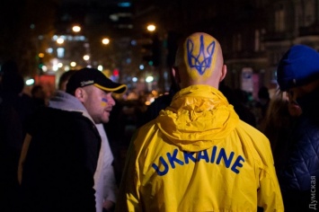 Фанаты со всей Украины прошлись маршем по центру Одессы