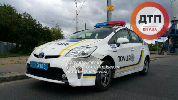 В Киеве патрульный автомобиль попал в аварию (ФОТО)
