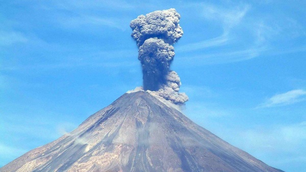 В Мексике проснулся вулкан Колима, эвакуированы сотни человек