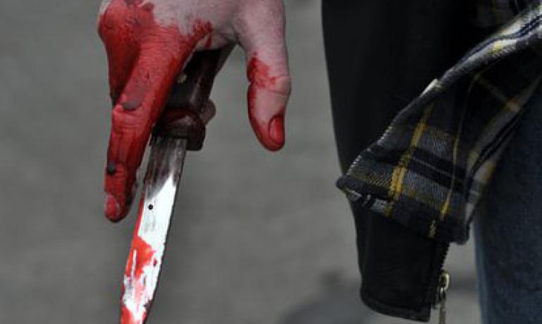 В Днепродзержинске мужчина выяснил отношения с соседом с помощью ножа
