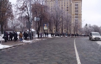 Протесты в Киеве: около 2 тыс. митингующих собрались под НБУ