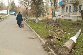 Зачем на бульваре Пушкина в Славянске демонтировали фонарные столбы (фотофакт)