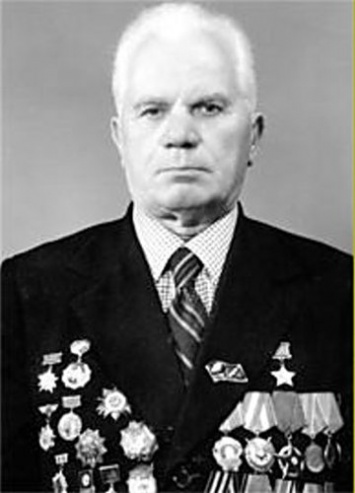 Советник Авакова рассказал, как до 30 лет слушал стоя гимн СССР и жил с дедом-героем Советского Союза