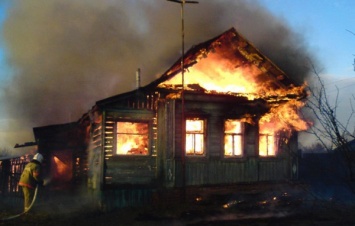 В Волгоградской области мужчина погиб при пожаре в частном доме