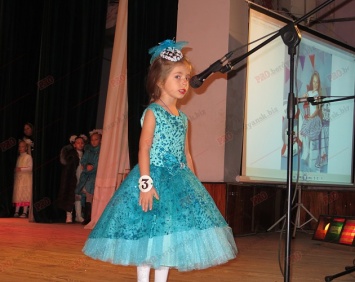 В Бердянске прошел детский конкурс длинноволосок «Олеся краса, длинная коса» (+ фото)