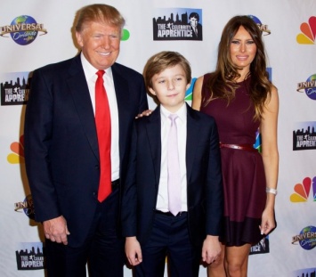 Мелания Трамп с сыном Барроном не хочет переезжать в Белый дом после инаугурации супруга