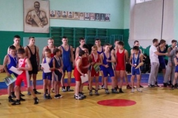 В Енакиево прошел юношеский турнир по вольной борьбе